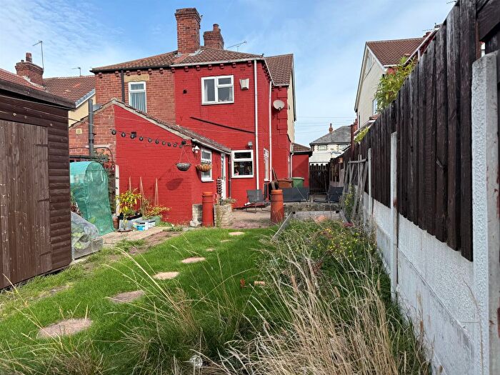 3 Bedroom Semi-detached House For Sale In Barnsley Road, South Kirkby, Pontefract, WF9