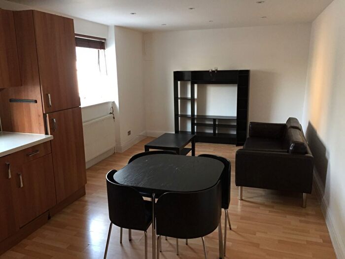 1 Bedroom Flat To Rent In Old Kent Road, Elephant And Castle, London, SE1