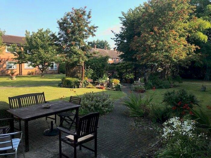 1 Bedroom Retirement Property To Rent In Rowan Lodge, Barnsley Street