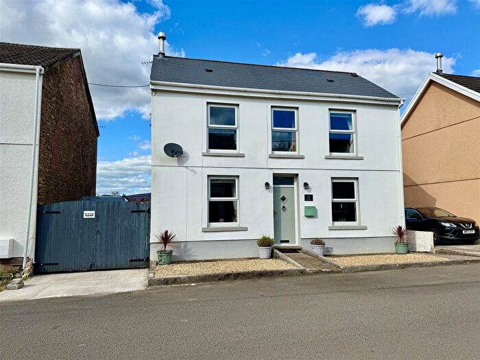 3 Bedroom Detached House For Sale In Gron Road, Gwaun Cae Gurwen, Ammanford, SA18