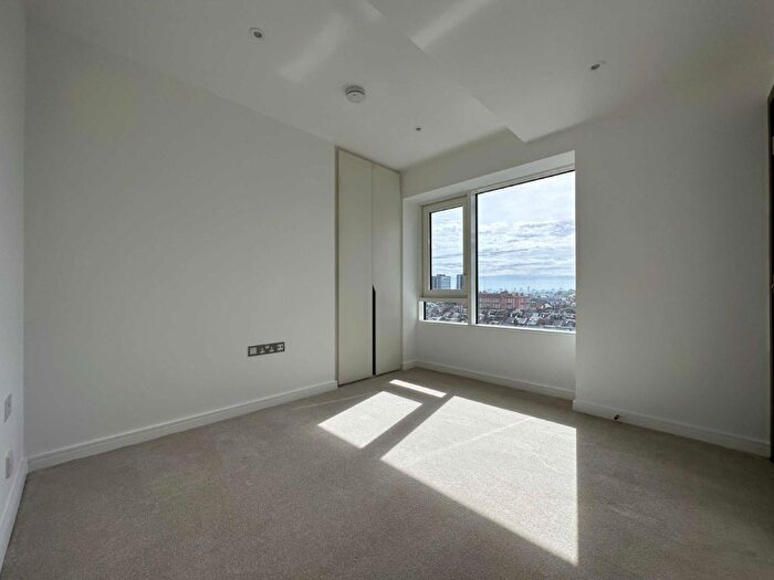 2 Bedroom Flat For Sale In Parrs Way, Brook Green, W6