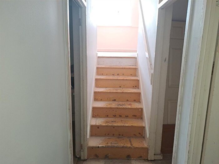 3 Bedroom Maisonette For Sale In Meadowlea, Madeley, Telford, TF7