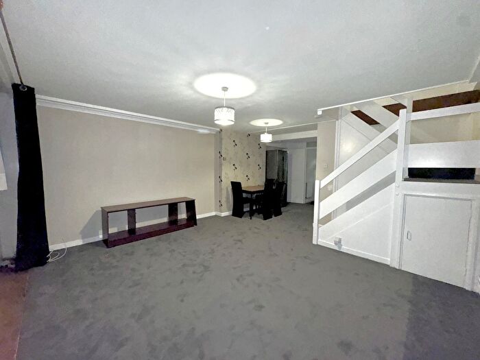 2 Bedroom Maisonette To Rent In Crane Lodge Road, Hounslow, TW5
