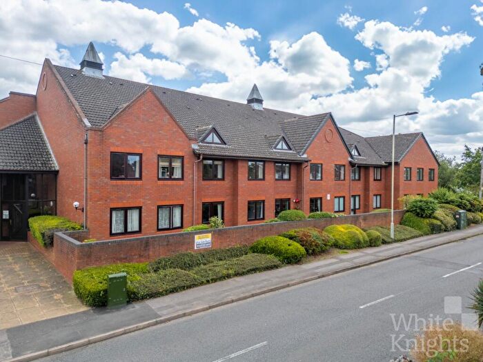 2 Bedroom Flat For Sale In Magnolia Court, Headley Road East, Woodley, Reading, Berkshire, RG5