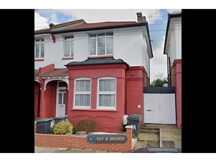 2 Bedroom Flat To Rent In Glendale Avenue, London, N22