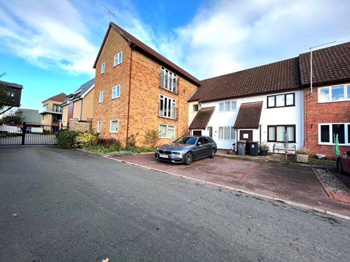 2 Bedroom Apartment To Rent In Black Swan Court, Ware, SG12