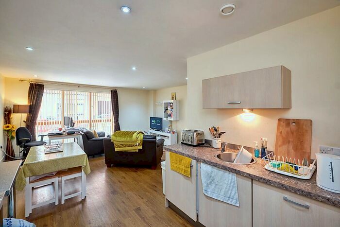 1 Bedroom Flat For Sale In Waterfront Walk, Birmingham, B1