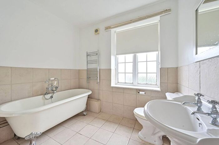 3 Bedroom Flat To Rent In Manor Fields, Putney, London, SW15