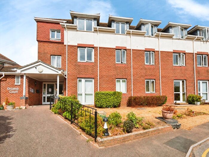 2 Bedroom Flat For Sale In Orcombe Court, Exmouth, EX8