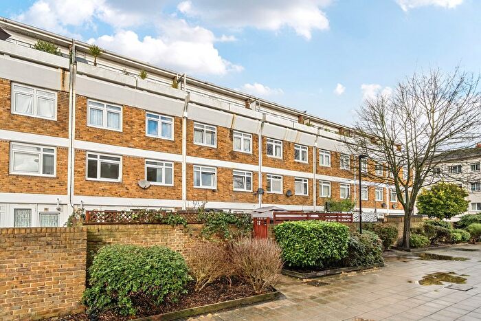 2 Bedroom Maisonette For Sale In Carew Street, London, SE5