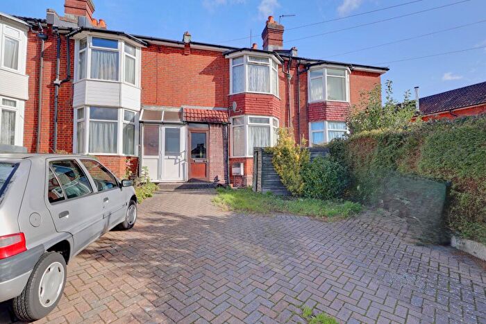 3 Bedroom Terraced House For Sale In Warren Crescent, Southampton, SO16