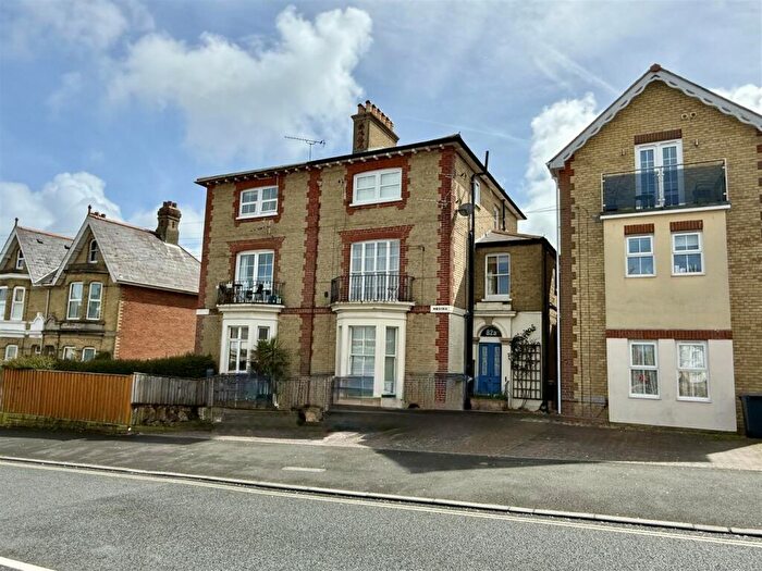 2 Bedroom Flat For Sale In Mill Hill Road, Cowes, PO31