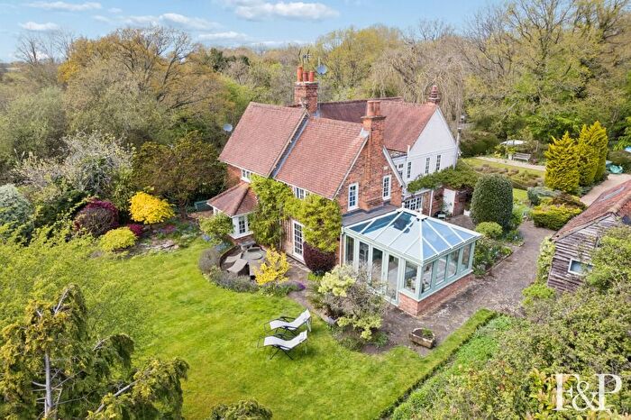 4 Bedroom Detached House For Sale In Winter Hill Road, Pinkneys Green, SL6