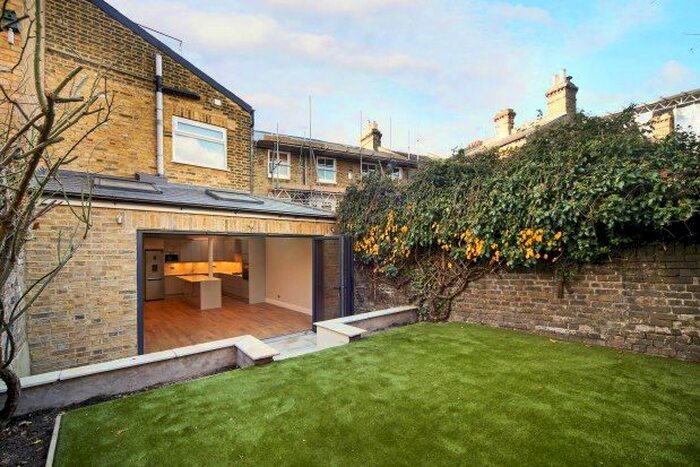 2 Bedroom Flat To Rent In St. Ann's Hill, London, SW18