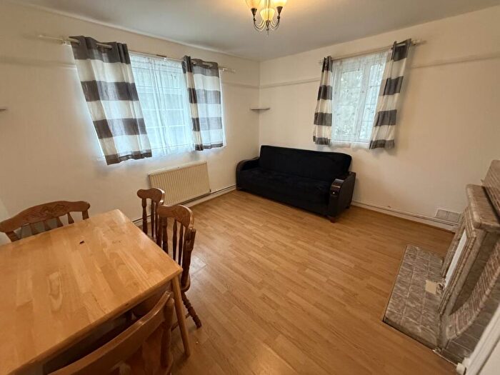 2 Bedroom Flat To Rent In Green Lanes, Winchmore Hill, N21