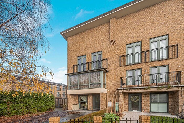 5 Bedroom Terraced House For Sale In Sheldon Way, Berkhamsted, Hertfordshire, HP4