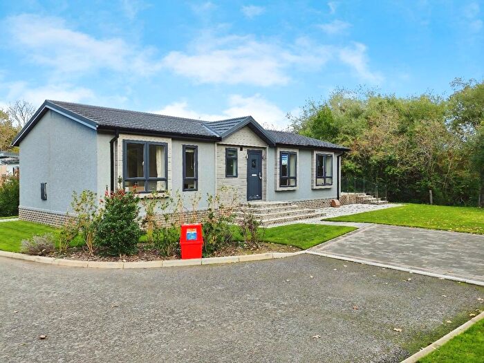 2 Bedroom Park Home For Sale In Benham Lane, Riseley, Reading, RG7