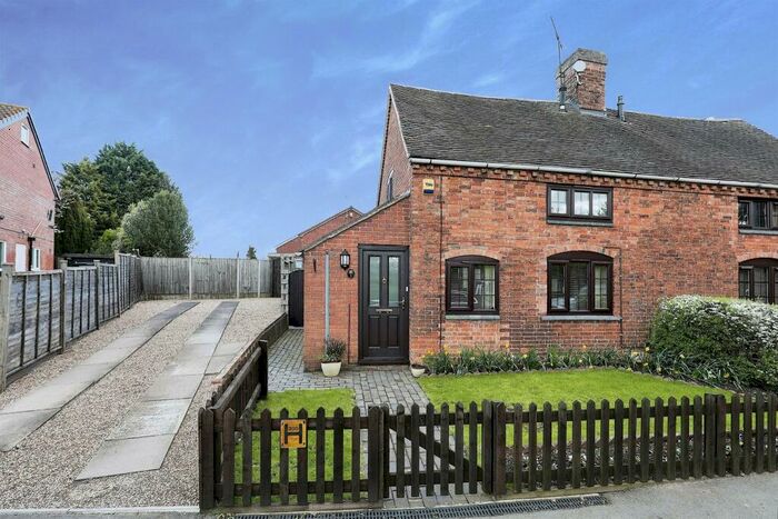 2 Bedroom Cottage For Sale In Coventry Road, Baginton, Coventry, CV8