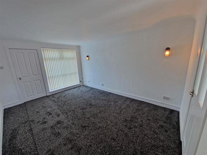 2 Bedroom Flat To Rent In Trentham Avenue, Long Benton, Newcastle Upon Tyne, NE7