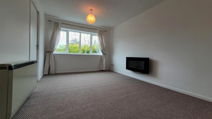 1 Bedroom Flat To Rent In Wesley Drive, Egham, TW20