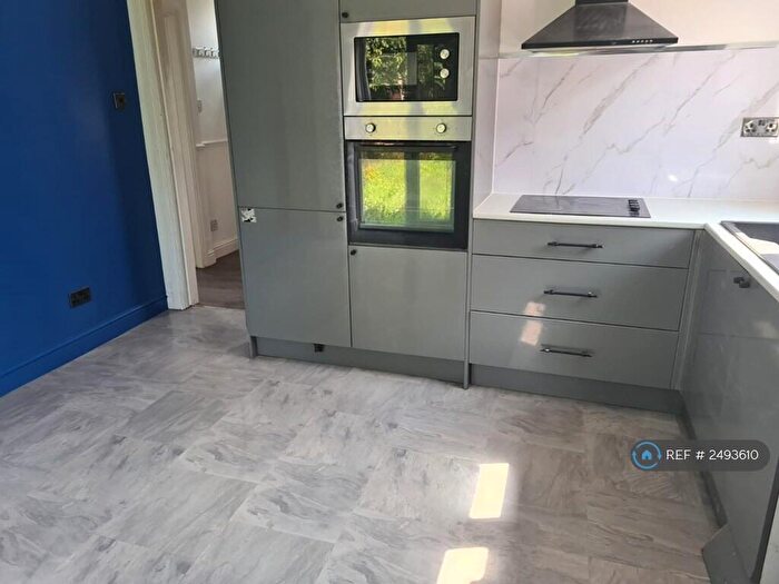 3 Bedroom Semi-Detached House To Rent In Suffolk Road, Doncaster, DN4