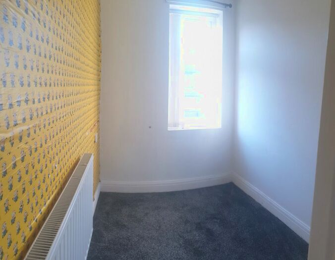 3 Bedroom Semi-Detached House To Rent In Kirkdale View, Leeds, LS12