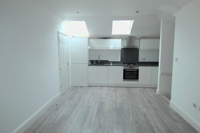 1 Bedroom Flat To Rent In Jhumat Place, Ilford, IG1