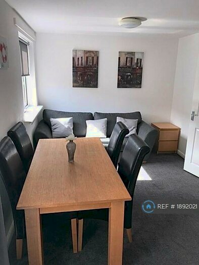 2 Bedroom Flat To Rent In Elm Street Lane, Cardiff, CF24