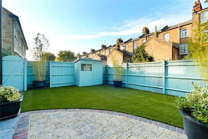 2 Bedroom Flat To Rent In Haynes Close Blackheath, SE3