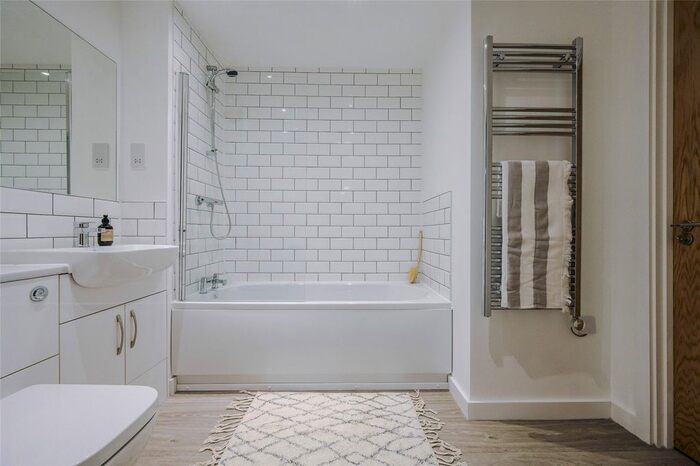 2 Bedroom Flat To Rent In Crossings, Park Green, Macclesfield SK11