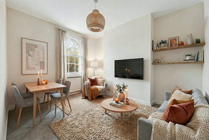 3 Bedroom End Of Terrace House To Rent In Grove Park Terrace, Grove Park, W4