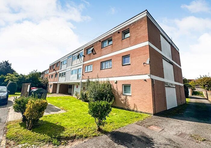 2 Bedroom Flat For Sale In Handsworth House, Brighton Road, Crawley, West Sussex, RH10