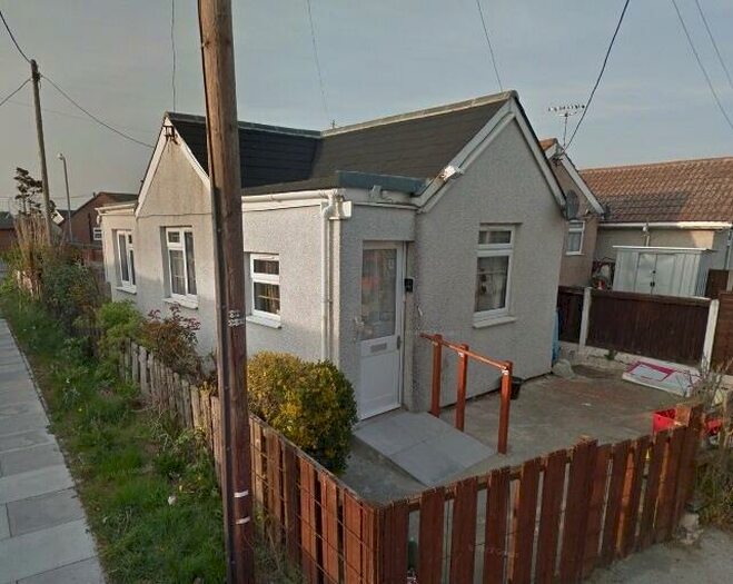 3 Bedroom Bungalow To Rent In Beach Way, Jaywick, Clacton-On-Sea, CO15