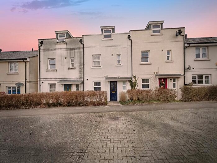 4 Bedroom Town House To Rent In Joyford Passage, Cheltenham, GL52