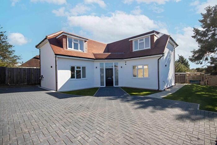 4 Bedroom Detached House To Rent In Greenbury Close, Chorleywood, WD3
