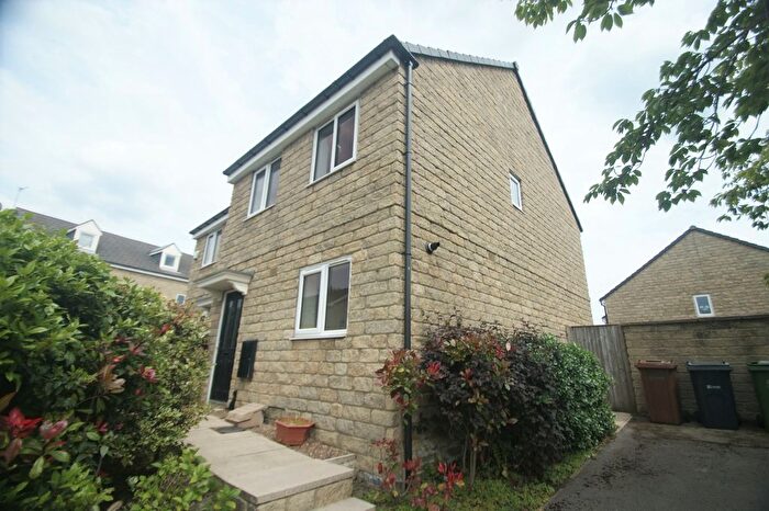 3 Bedroom Detached House To Rent In Marsh View, Pudsey, West Yorkshire, LS28