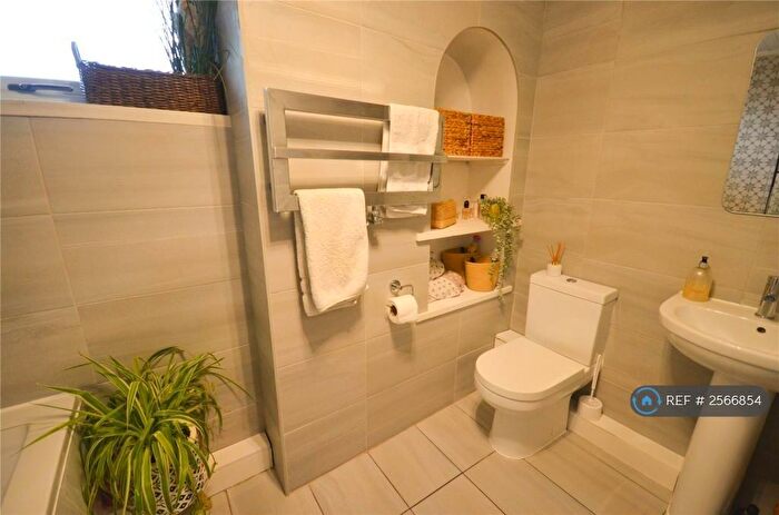 2 Bedroom Bungalow To Rent In Hollow Vale Drive, Stockport, SK5