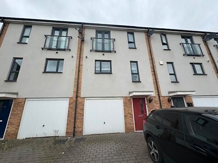 4 Bedroom Town House To Rent In Marshfoot Close, Aveley, Thurrock, RM15