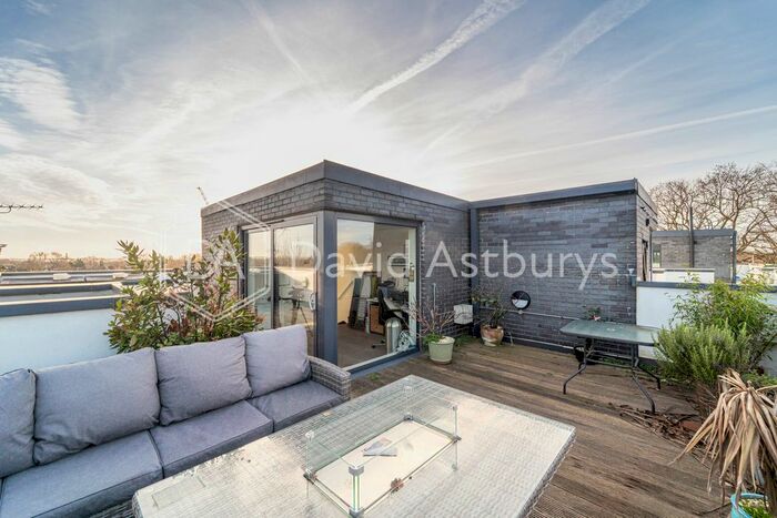 3 Bedroom Flat To Rent In Green Lanes, Winchmore Hill, London, N21