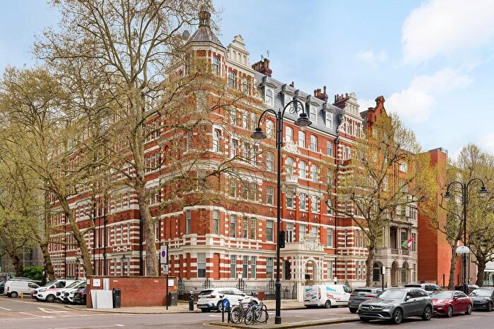 3 Bedroom Flat For Sale In Queen's Gate, London, SW7