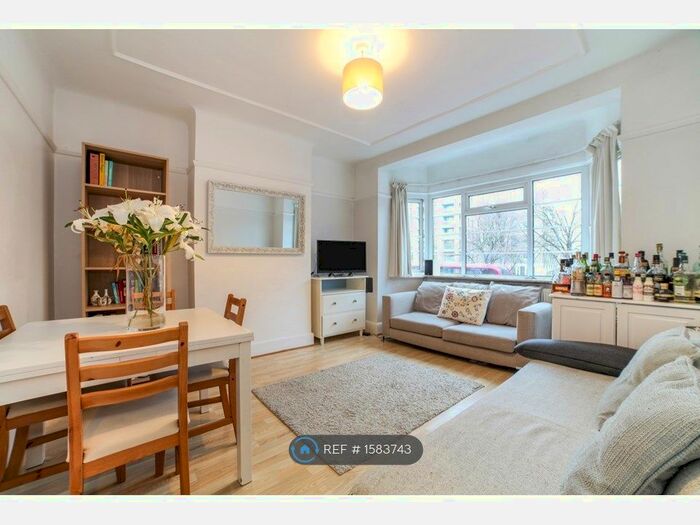2 Bedroom Flat To Rent In Goodwood Mansions, London, SW9