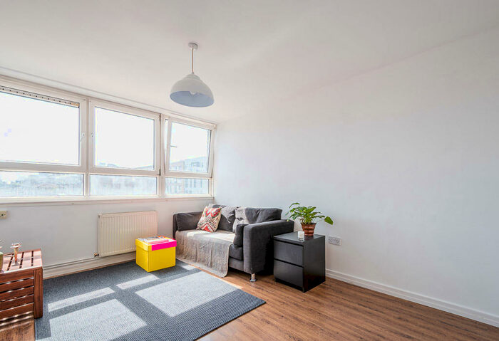 1 Bedroom Flat To Rent In Scriven Court, Livermere Road, London Fields, E8
