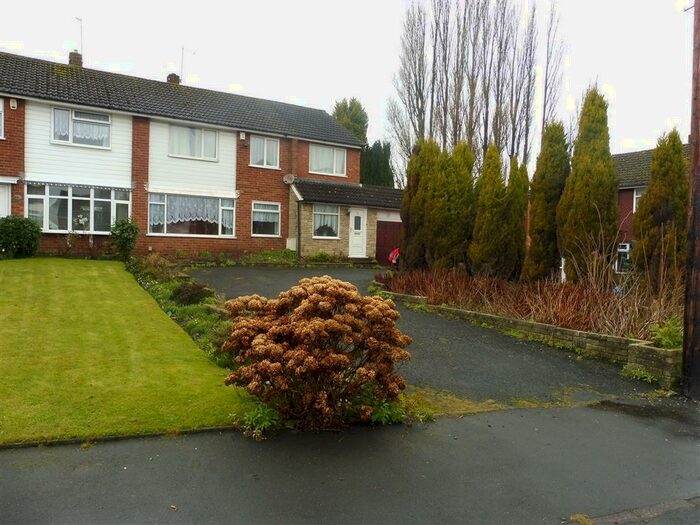 4 Bedroom Semi-Detached House To Rent In Kendall Rise, Kingswinford, DY6