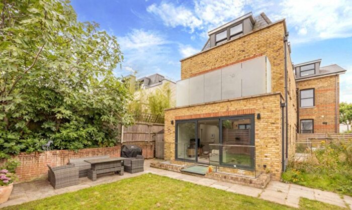 2 Bedroom Flat To Rent In Lordship Lane, East Dulwich, SE22