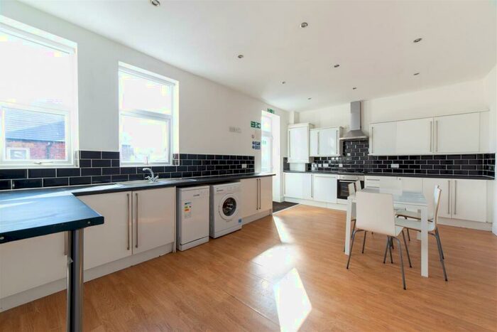 6 Bedroom Maisonette To Rent In £pppw - Simonside Terrace, Heaton, NE6