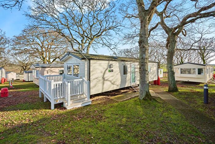 2 Bedroom Park Home For Sale In Thorness Lane, Cowes, Isle Of Wight, PO31