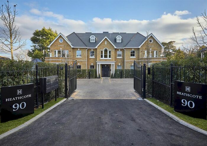 2 Bedroom Flat For Sale In Heathcote House, Camlet Way, Hadley Wood, EN4