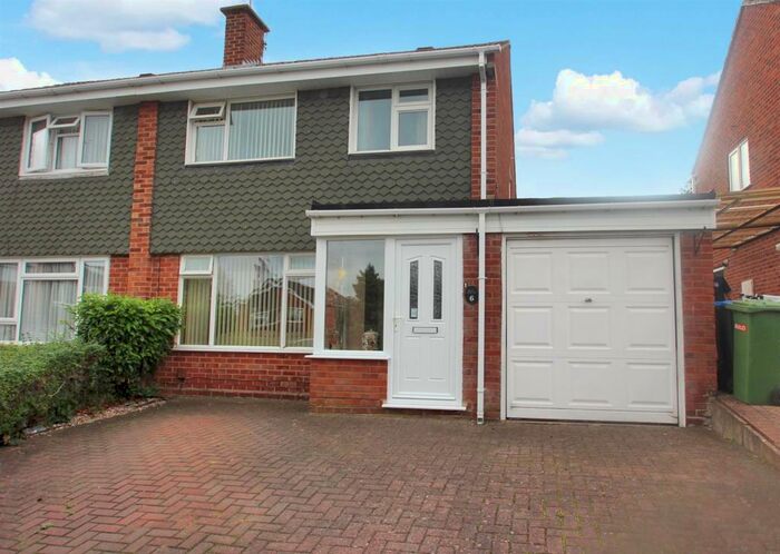 3 Bedroom Property To Rent In York Close, Studley, B80