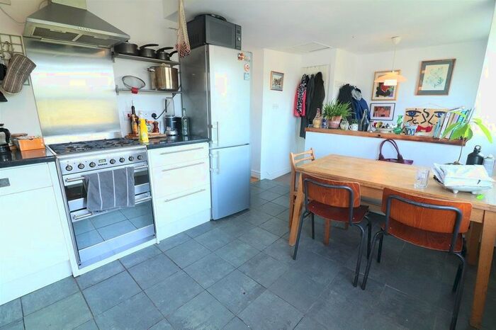 2 Bedroom Flat To Rent In Camberwell Grove, London, SE5