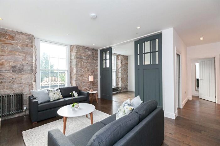 2 Bedroom Flat To Rent In Castle Street, Edinburgh, EH2